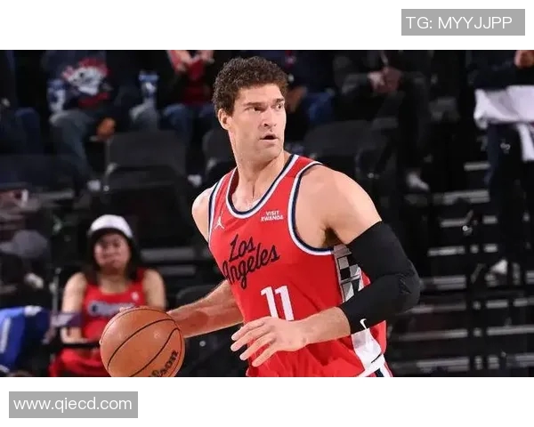 布鲁克洛佩斯：从NBA巨星到篮球战术的领军人物解析