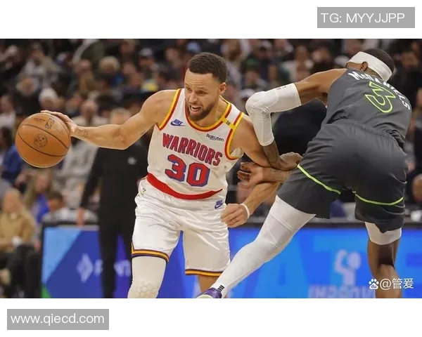 库里与小女孩的篮球对决视频引发热议展现运动精神与友谊的美好瞬间